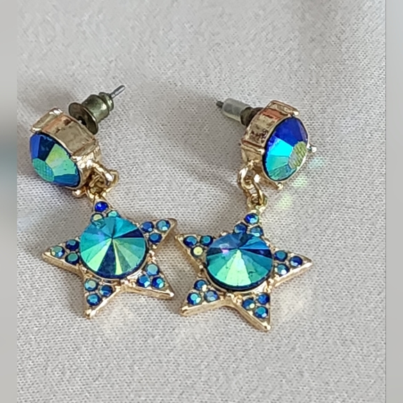 Sparkly star 🌟 earrings - Picture 1 of 3